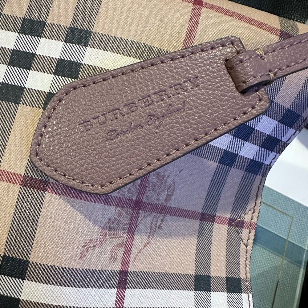 Authentic Burberry bucket bag - Picture 9 of 16